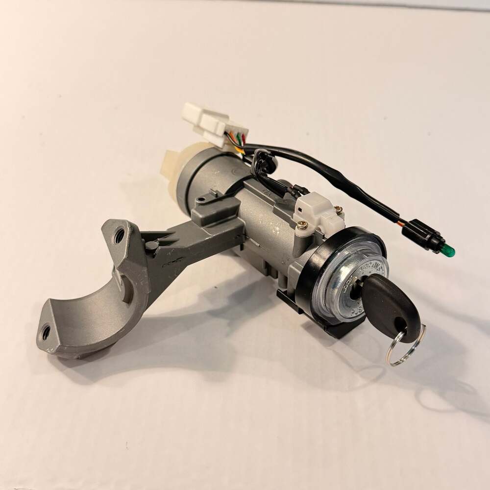 2001-2006 Hyundai Elantra Ignition Lock Cylinder with key!! New out of box
